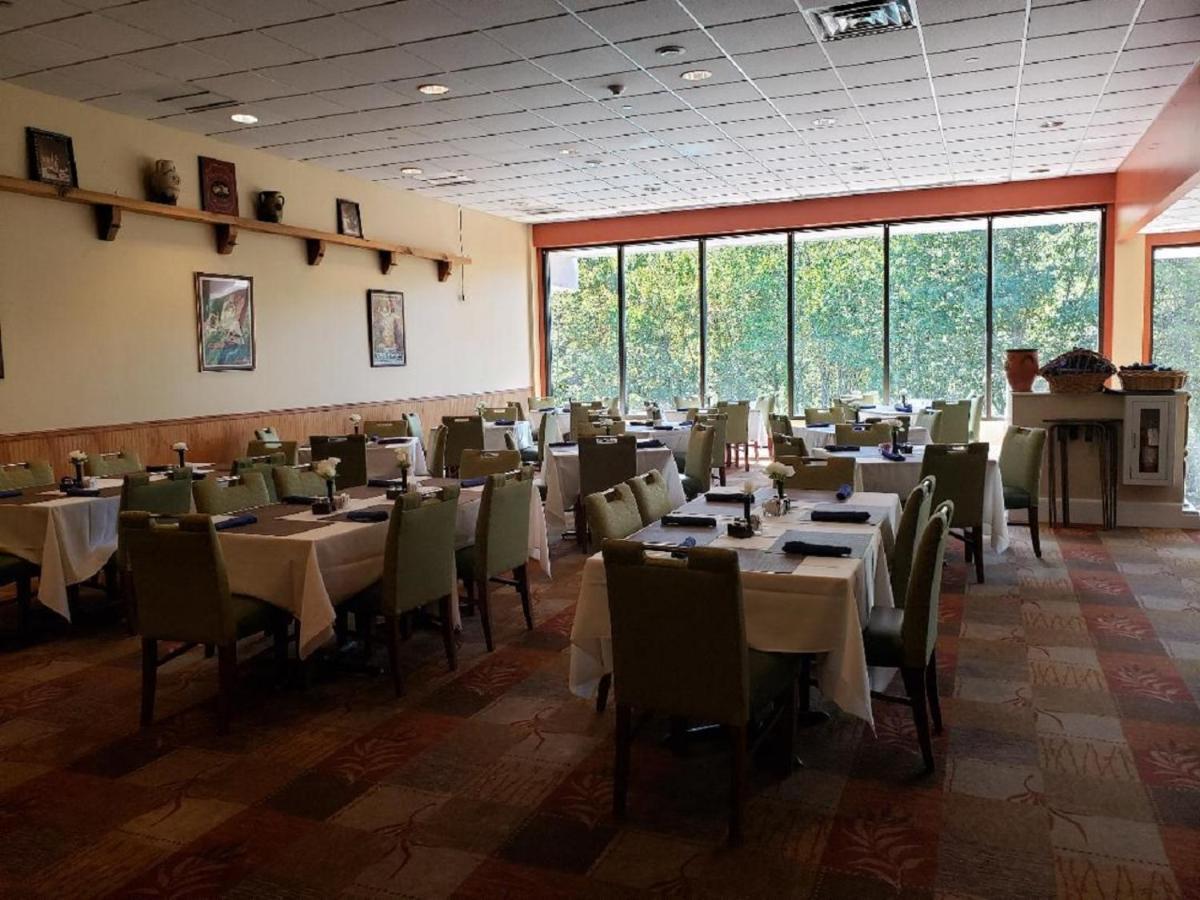 Hotel Chateau & Conference Center 3*